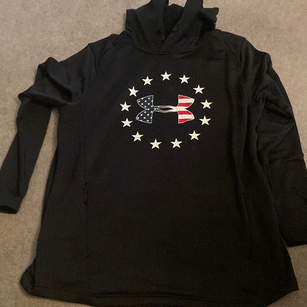 Brand new with tags under Armour freedom sweatshirt. Zip front pockets. XXL.